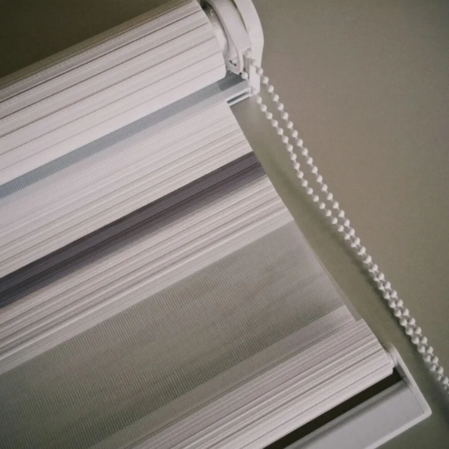 Dar Geçişli Zebra Perde – Beyaz Siyah